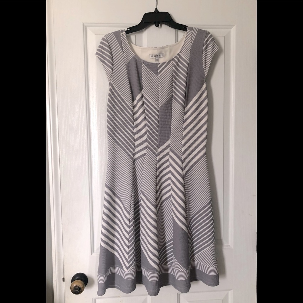 Robbie Bee, Gray Ivory Dress, Large, Gentle Used.